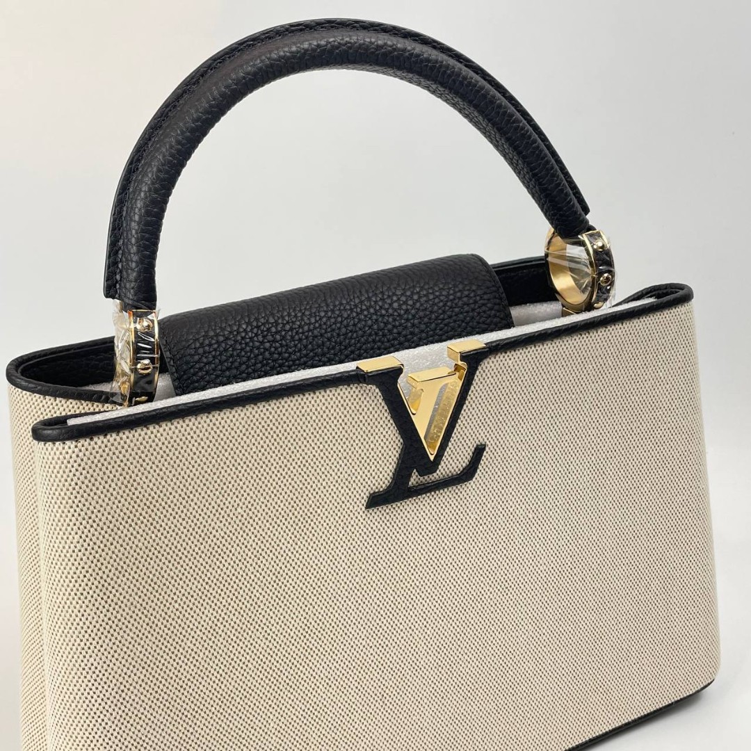 Женская сумка Louis Vuitton Capucines PM бежевая