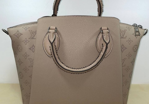Женская кожаная сумка Louis Vuitton Haumea бежевая