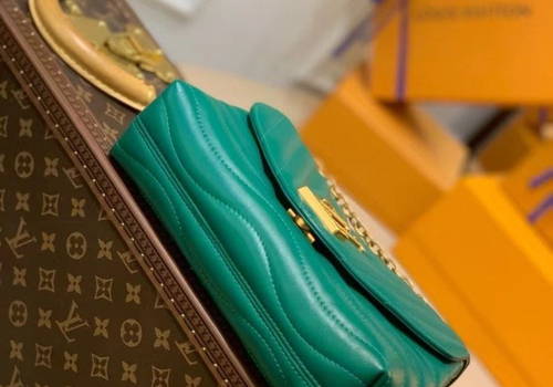 Женская кожаная сумка Louis Vuitton New Wave MM зеленая