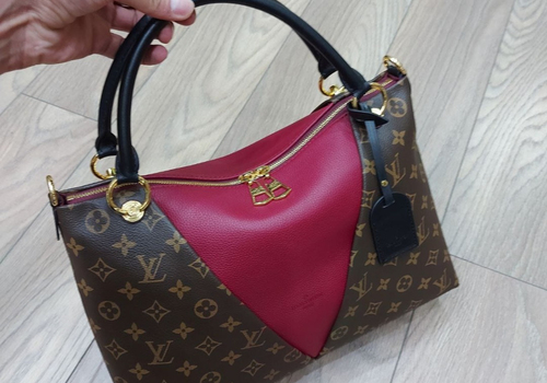 Женская сумка Louis Vuitton V Tote коричневая с красным