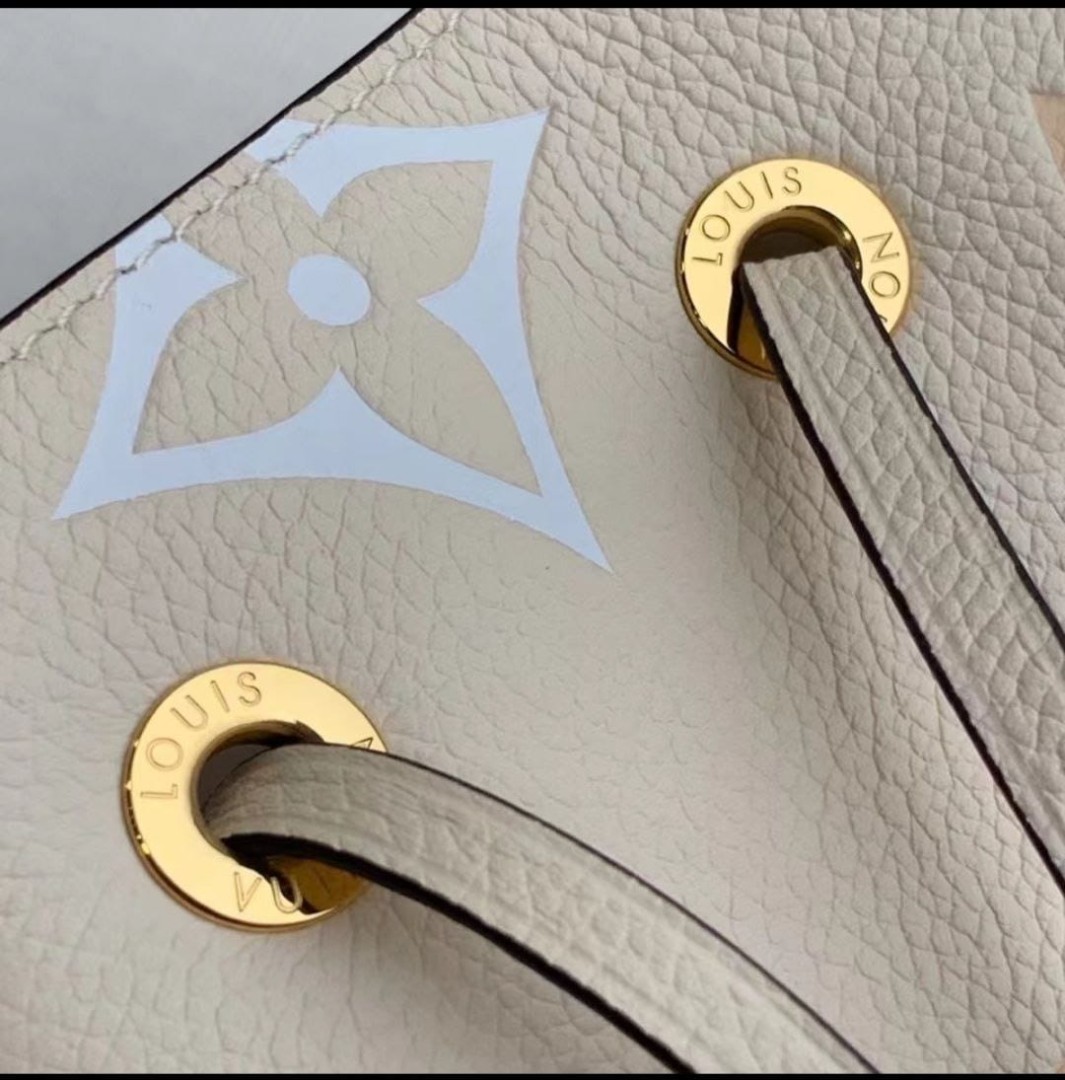 Сумка Louis Vuitton NeoNoe белая