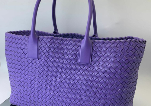 Женская кожаная сумка Bottega Veneta Medium Cabat фиолетовая