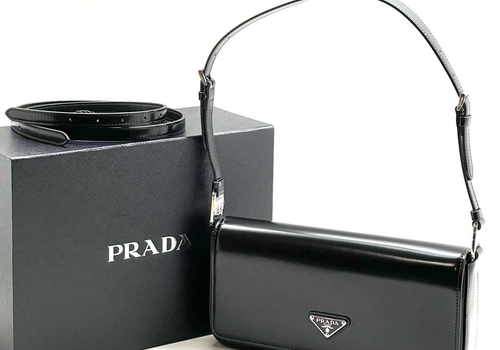 Кожаная черная сумка Prada Femme