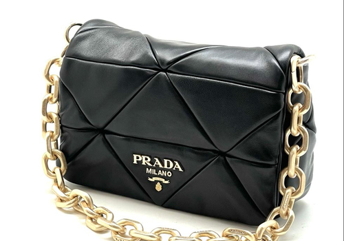 Кожаная черная сумка Prada System