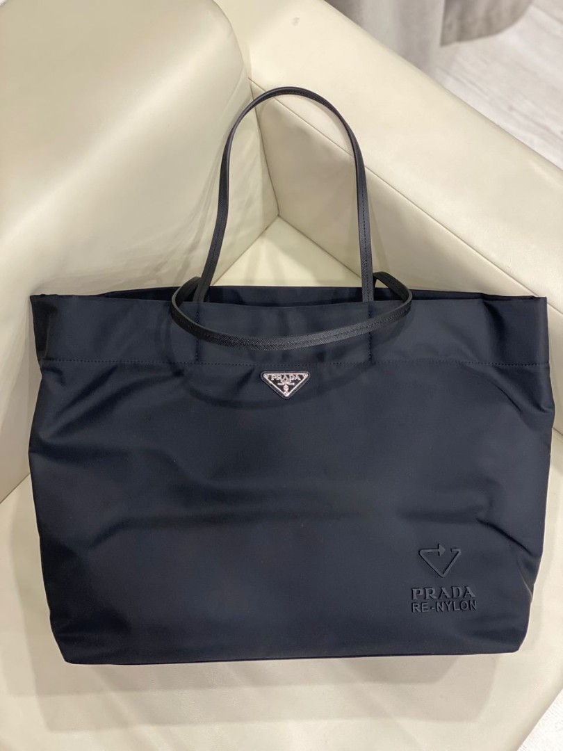 Женская черная сумка из текстиля Prada Re Nylon