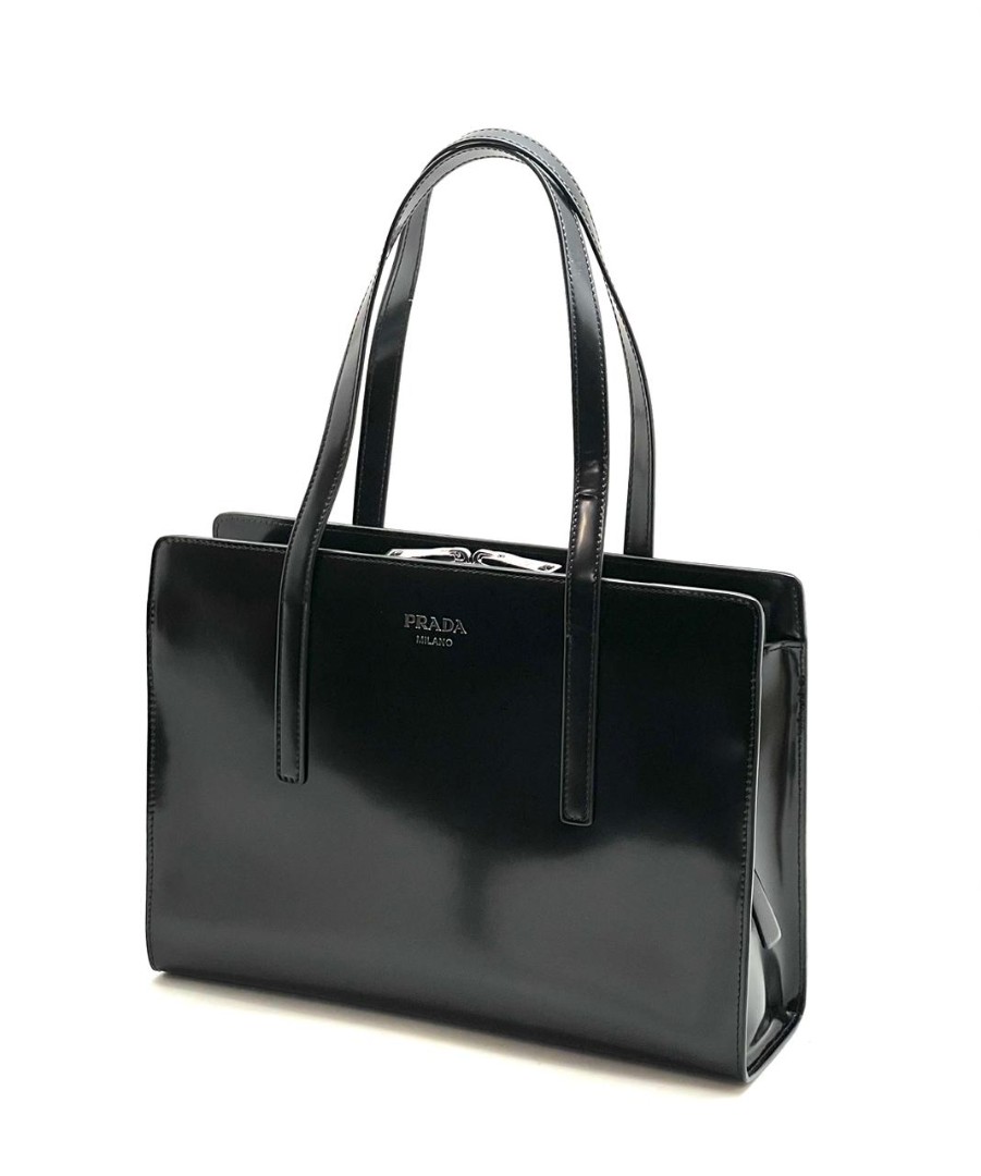 Женская кожаная сумка Prada Re-Edition 1995 черная