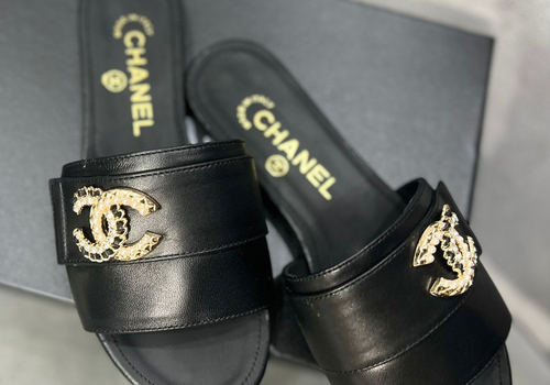 Женские кожаные черные шлепки Chanel