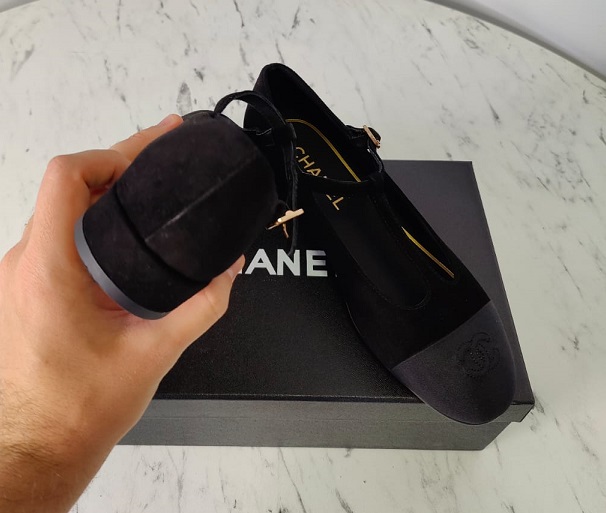 Замшевые туфли Chanel черные