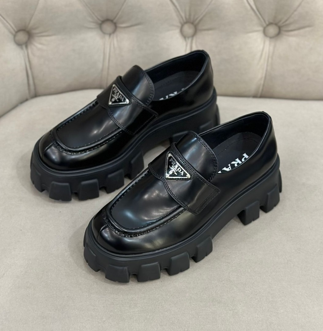 Женские кожаные черные женские ботинки Prada