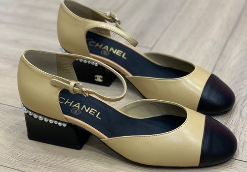 Кожаные бежевые босоножки Chanel