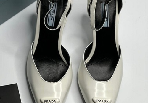 Женские белые кожаные туфли Prada