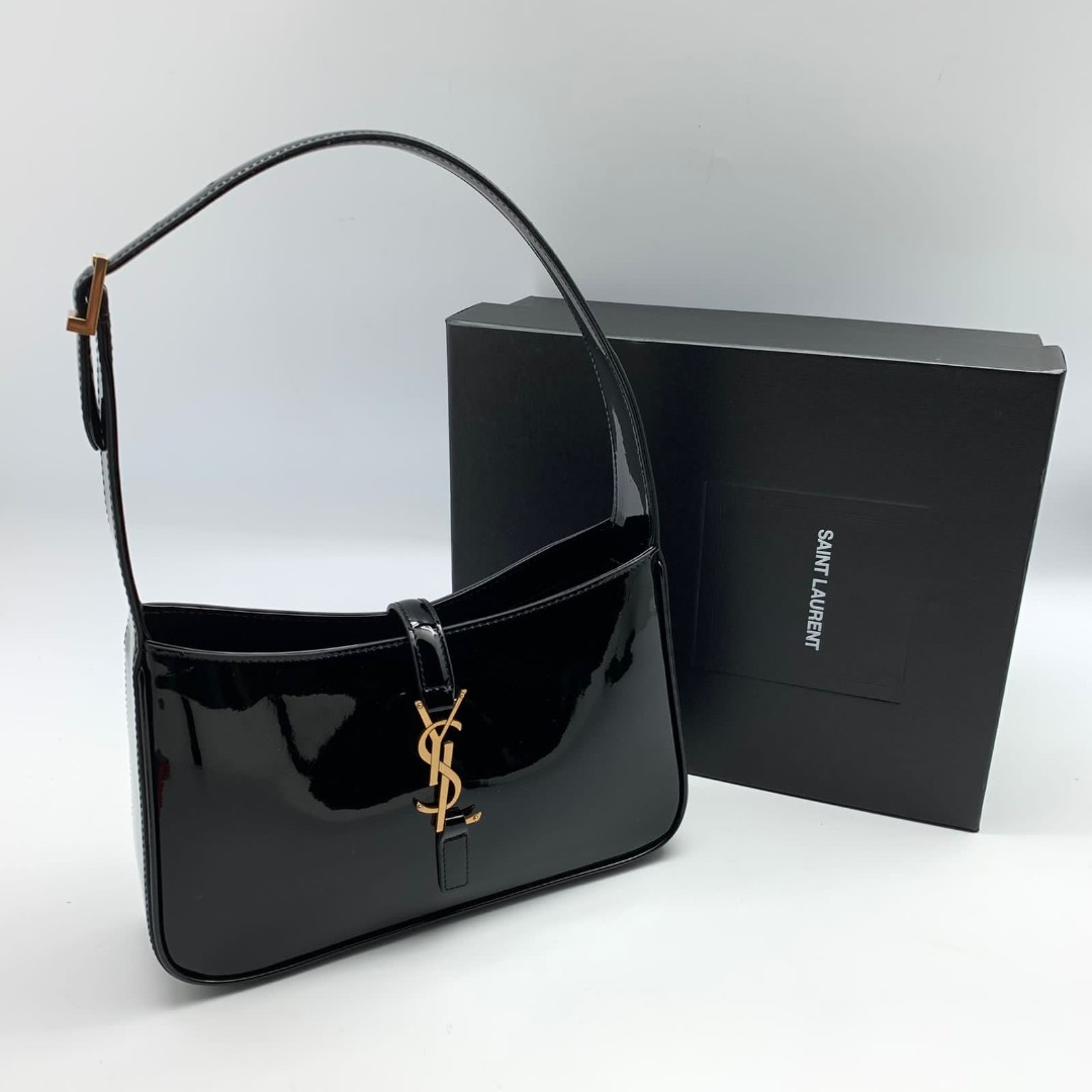 Кожаная черная сумка Yves Saint Laurent Le 5 a 7 лак