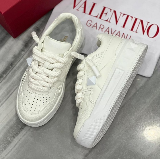 Женские белые кожаные кроссовки Valentino One Stud XL