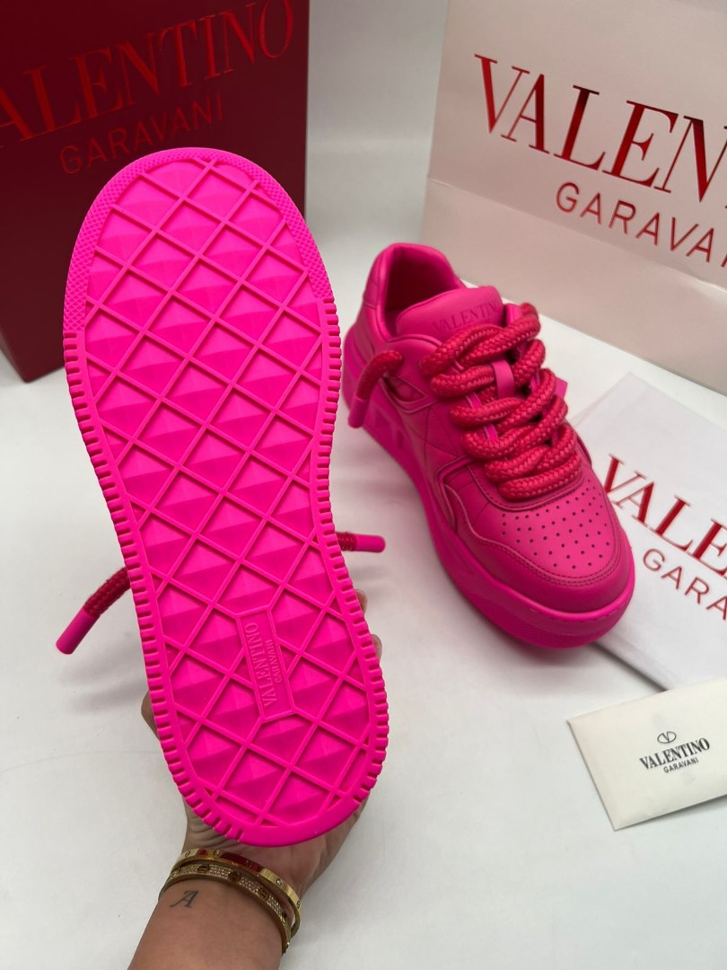 Женские розовые кожаные кроссовки Valentino One Stud XL