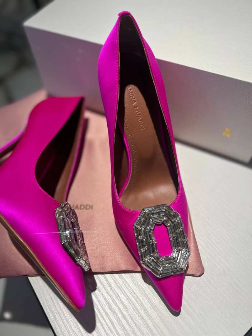 Розовые атласные туфли Amina Muaddi
