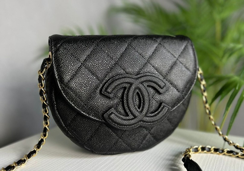 Черная кожаная сумочка Chanel