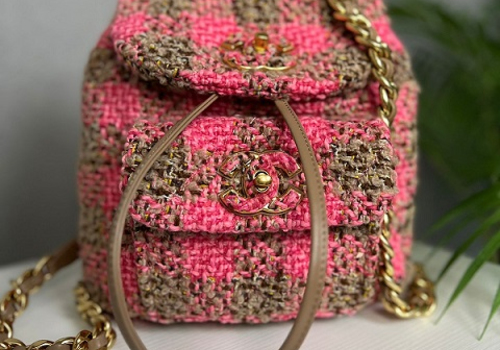 Розовый твидовый рюкзак Chanel
