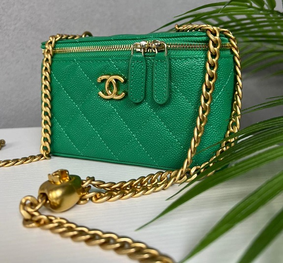 Зеленая кожаная сумка Chanel