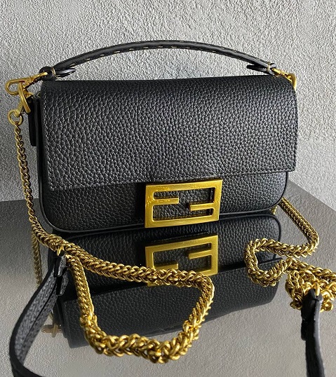 Женская кожаная сумка Fendi Baguette черная