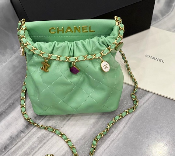 Женская фисташковая сумка Chanel