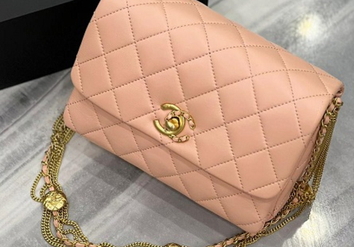Светло-розовая кожаная сумка Chanel