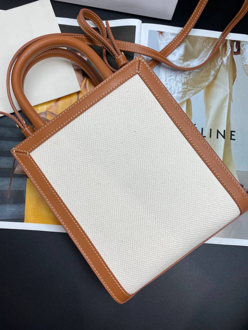 Женская вертикальная сумка Celine Cabas Mini белая