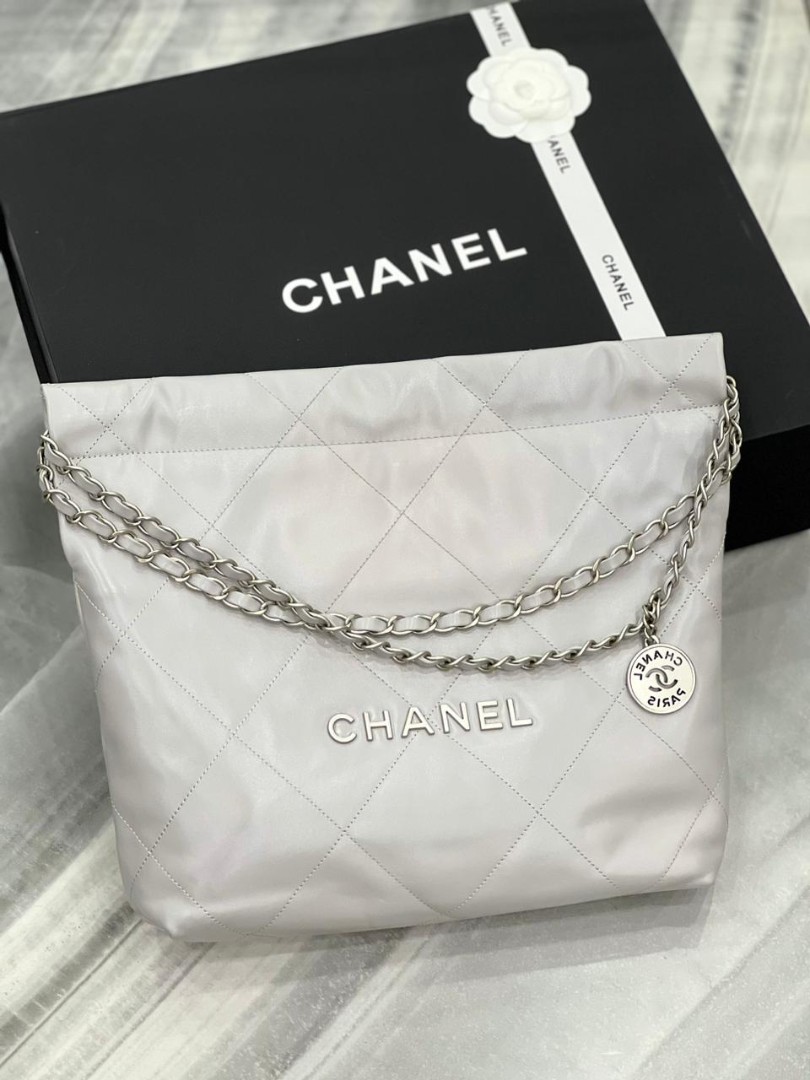 Кожаная сумка Chanel 22 женская