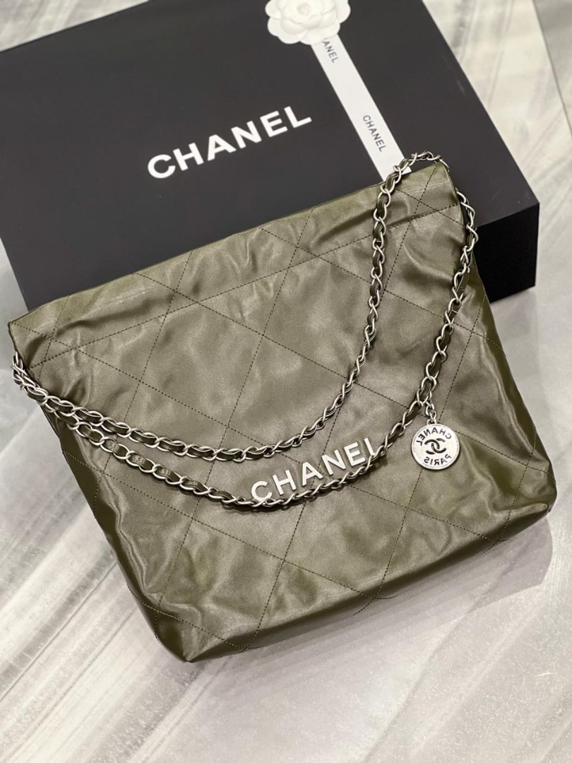 Женская кожаная сумка Chanel 22