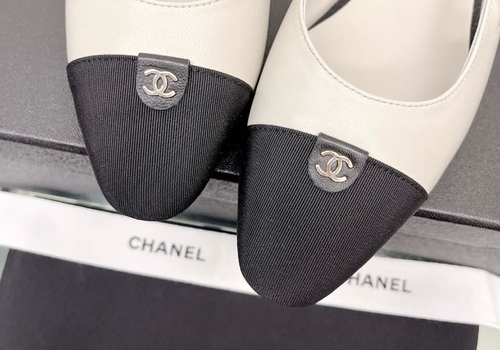 Кожаные белые босоножки Chanel