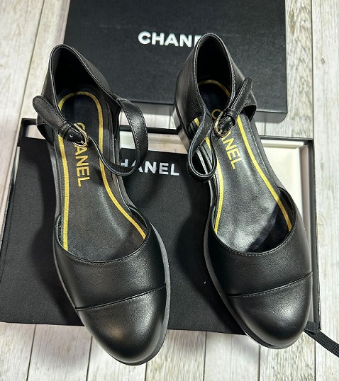 Кожаные черные туфли Chanel Mary Janes