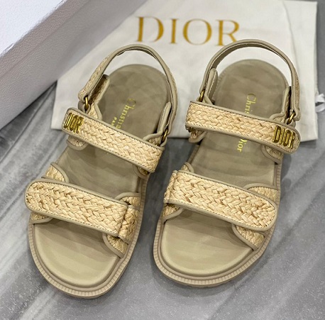 Женские бежевые сандалии Christian Dior