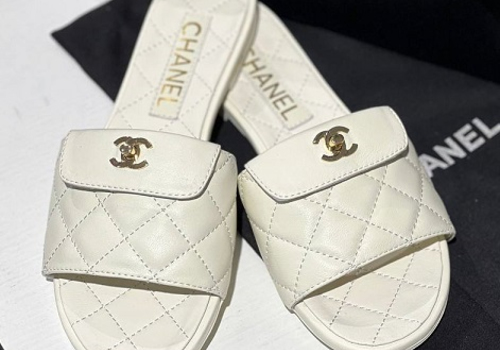Кожаные белые шлепки Chanel