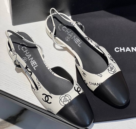 Белые кожаные босоножки Chanel