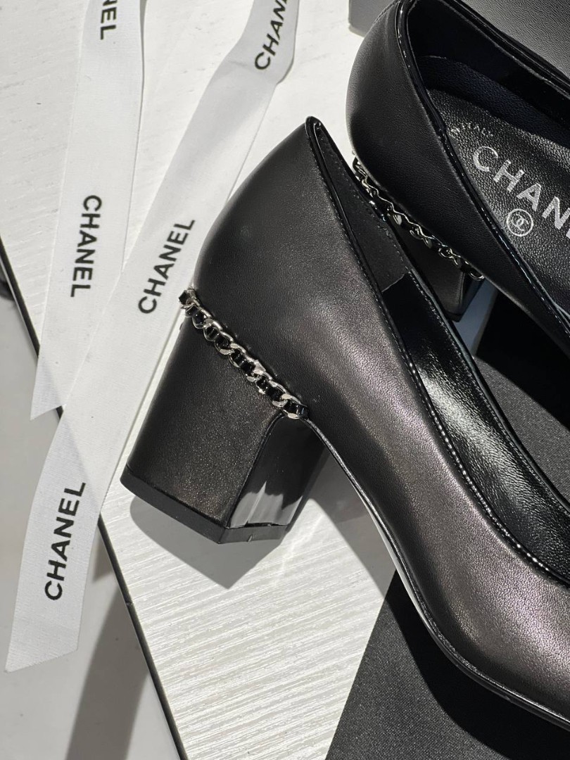 Кожаные черные туфли Chanel