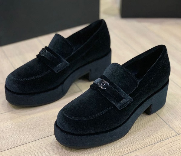 Бархатные черные туфли Chanel