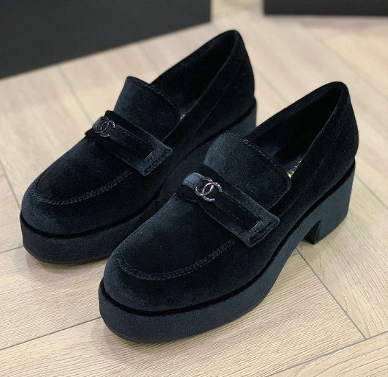 Бархатные черные туфли Chanel