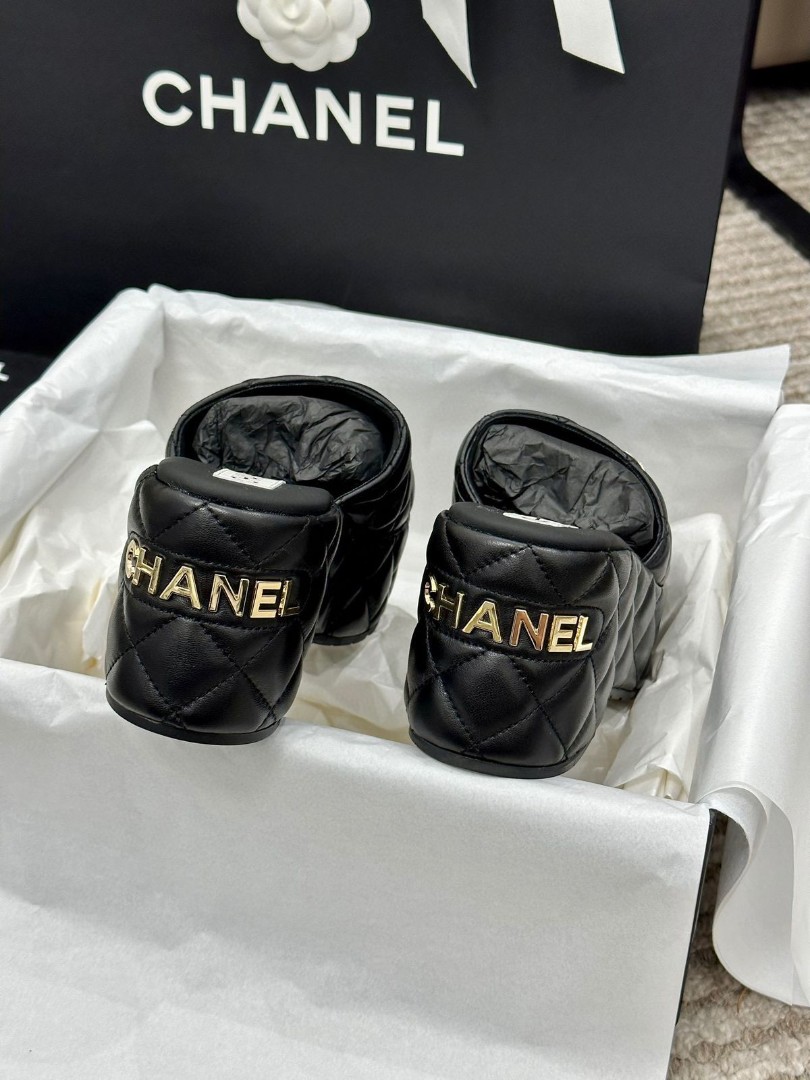 Кожаные черные мюли Chanel