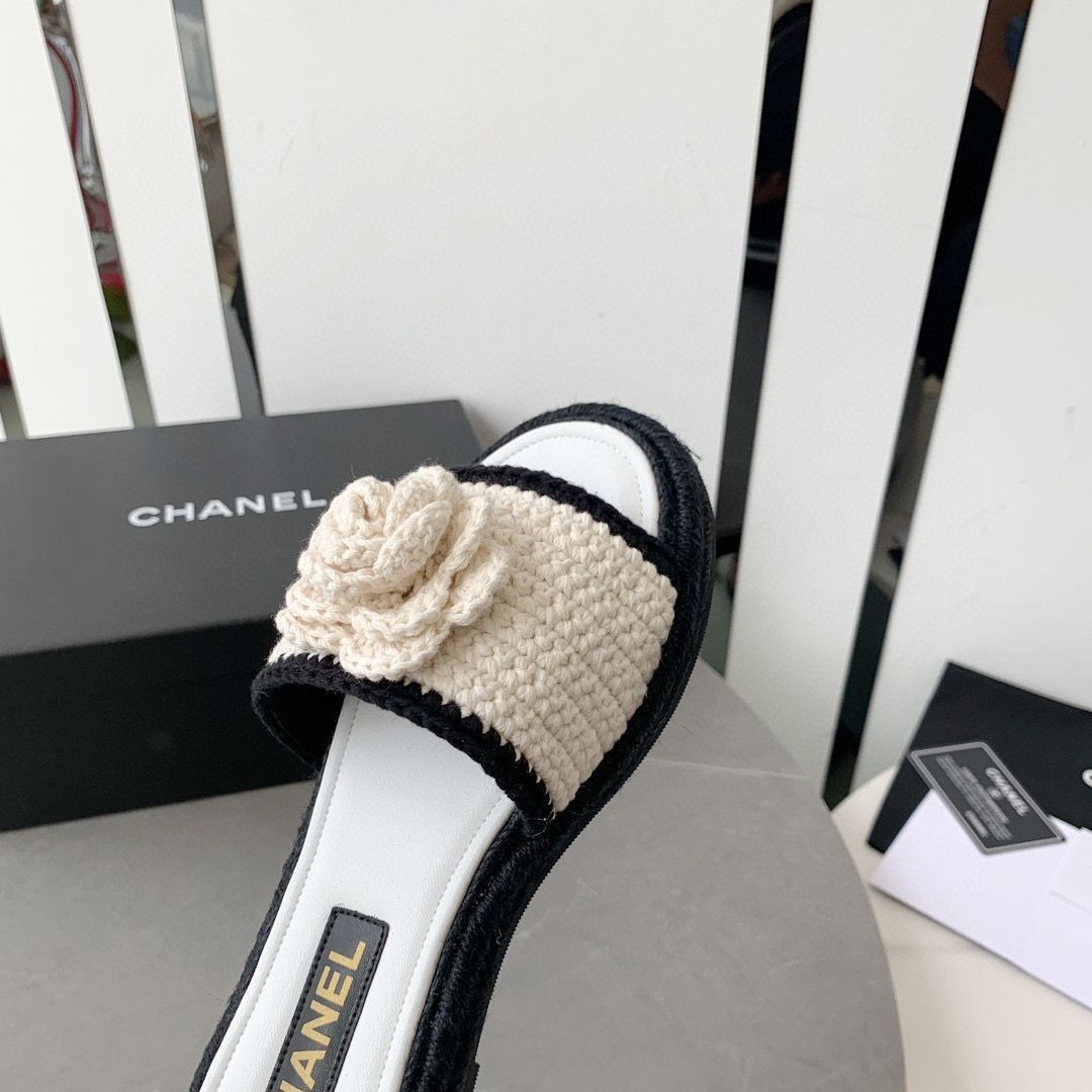 Белые шлепки Chanel