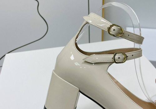Женские молочные лаковые туфли Christian Dior Aime