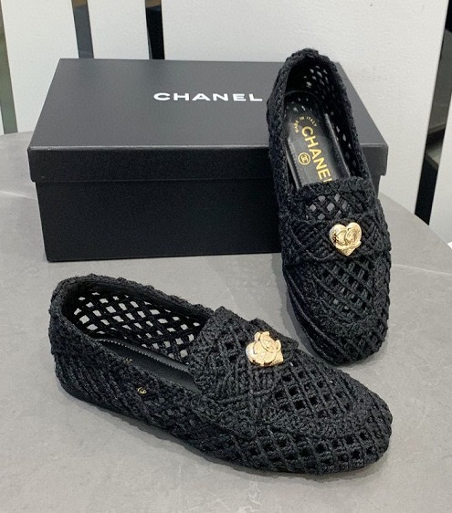 Женские черные лоферы Chanel