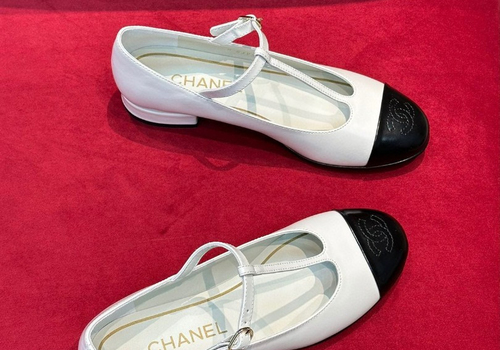 Кожаные туфли Chanel белые