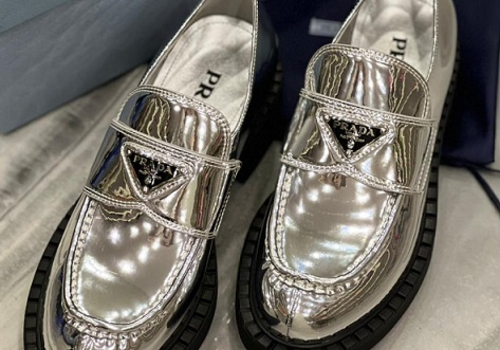Кожаные серебристые женские ботинки Prada