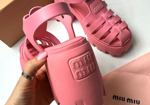 Женские розовые сандалии Miu Miu