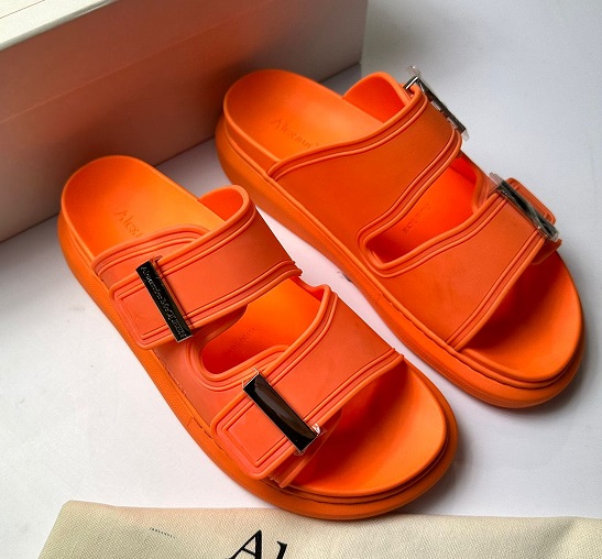 Женские оранжевые резиновые шлепанцы Alexander McQueen
