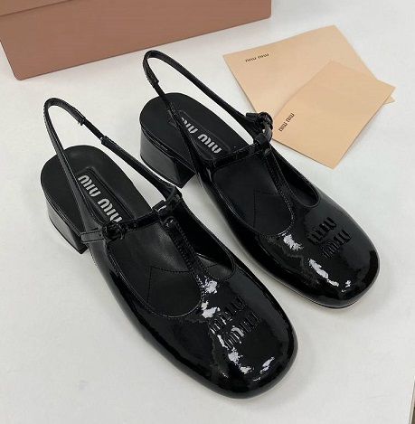 Черные кожаные босоножки Miu Miu