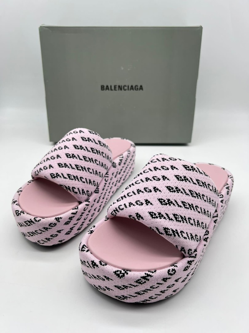 Женские розовые шлепанцы Balenciaga