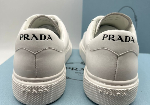 Женские белые сникеры Prada