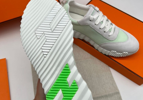 Белые с зеленым кроссовки Hermes Bouncing