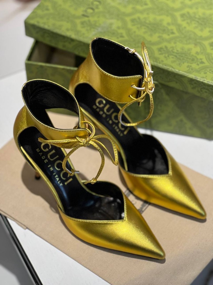 Женские кожаные золотые туфли Gucci