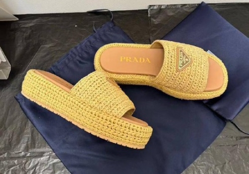 Женские шлепки из текстиля Prada бежевые